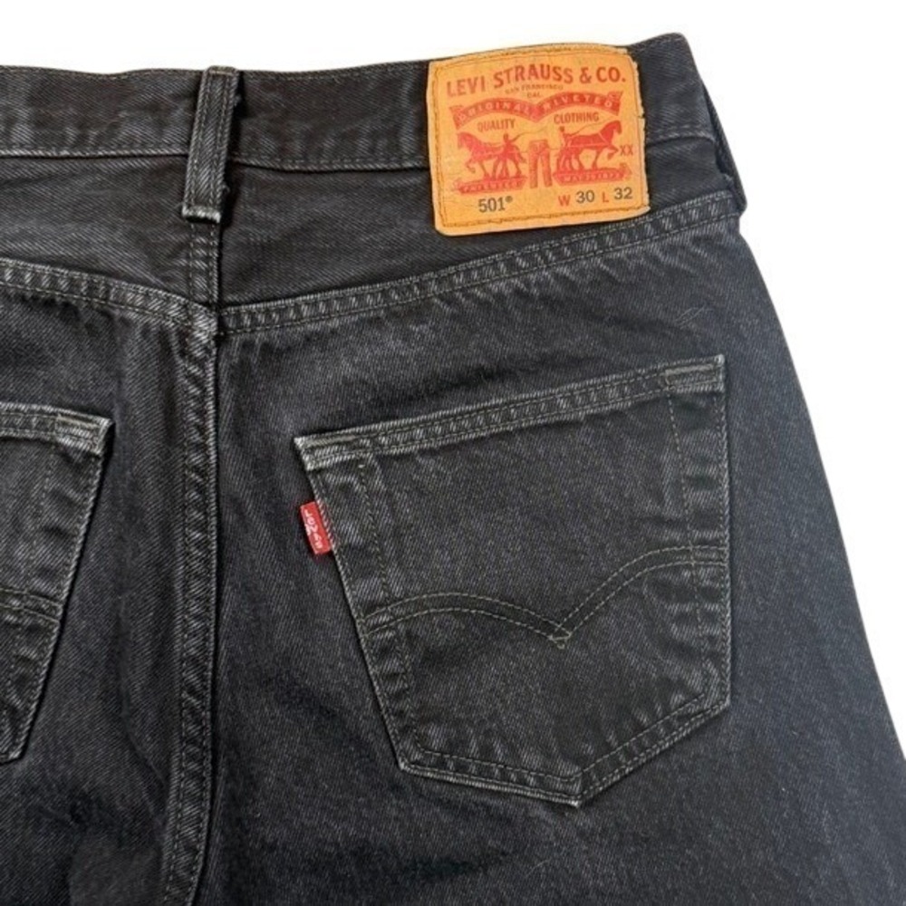 Levis 501 Original Fit Black Jeans Straight Leg Button Fly 501-0660 Mens 30x32